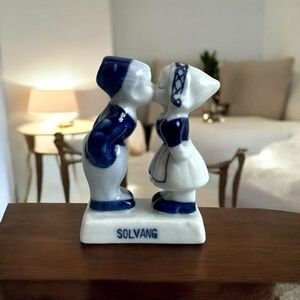 Vintage Delft Blue & White Ceramic Dutch Kissing Couple Figurine Boy&Girl Statue